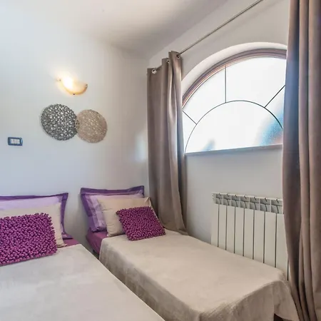 Dream House, A Charming Pet Friendly Feriehus Žminj