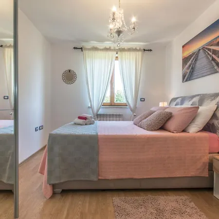 Dream House, A Charming Pet Friendly