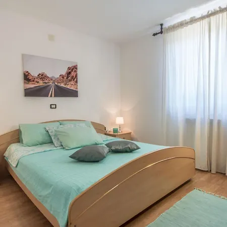 Dream House, A Charming Pet Friendly Žminj