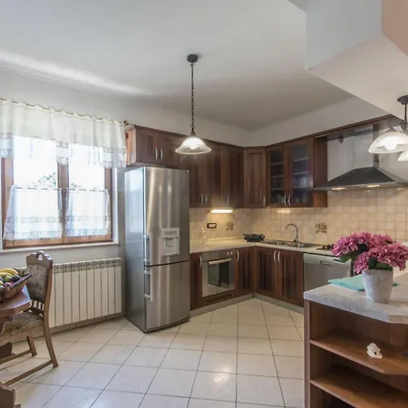 Dream House, A Charming Pet Friendly