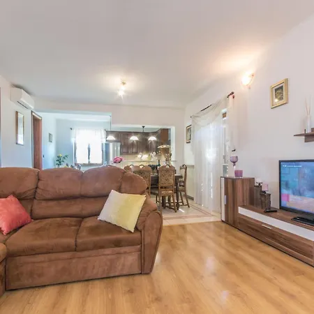 Dream House, A Charming Pet Friendly Σπίτι διακοπών Žminj