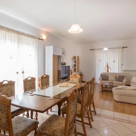 Dream House, A Charming Pet Friendly Žminj