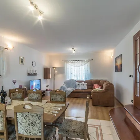 Dream House, A Charming Pet Friendly
