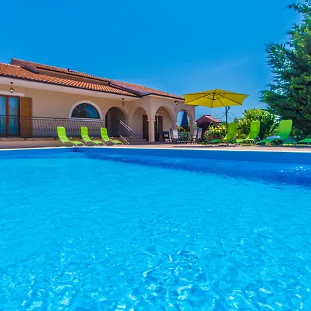 Dream House, A Charming Pet Friendly Feriehus Žminj